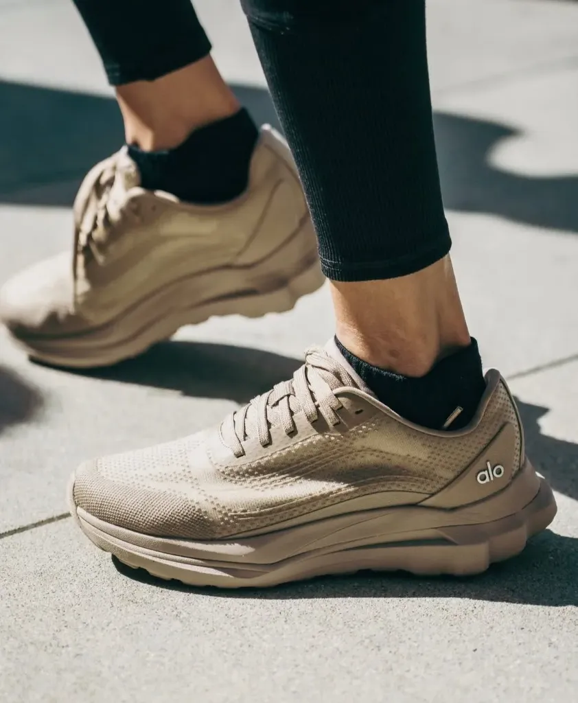 Alo running beige