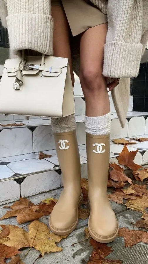 Chanel rain boot beige (36)