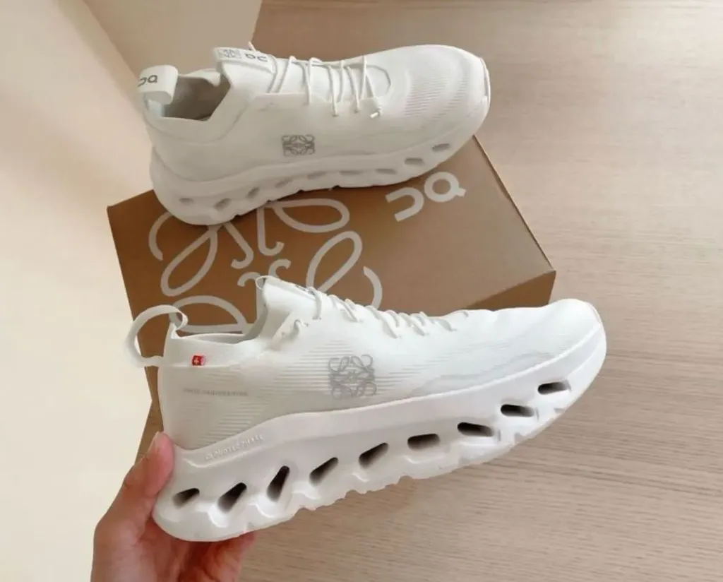 On cloud loewe white