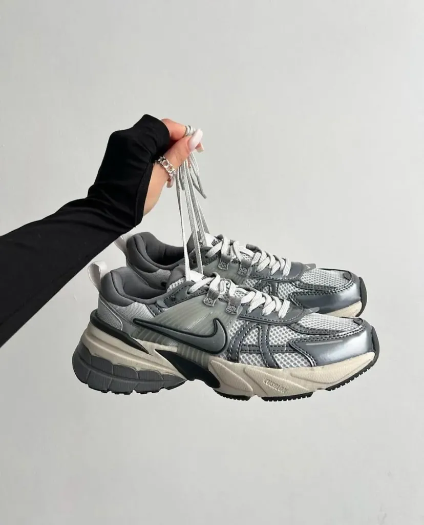 Nike v2 run grey