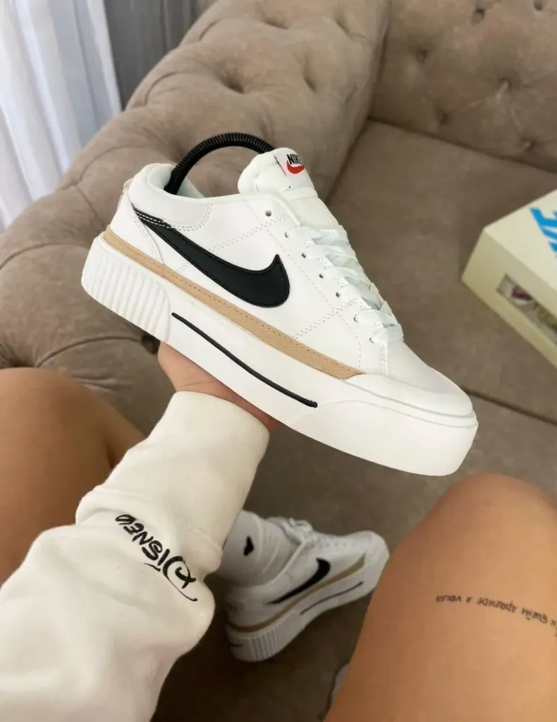 Nike forum white black