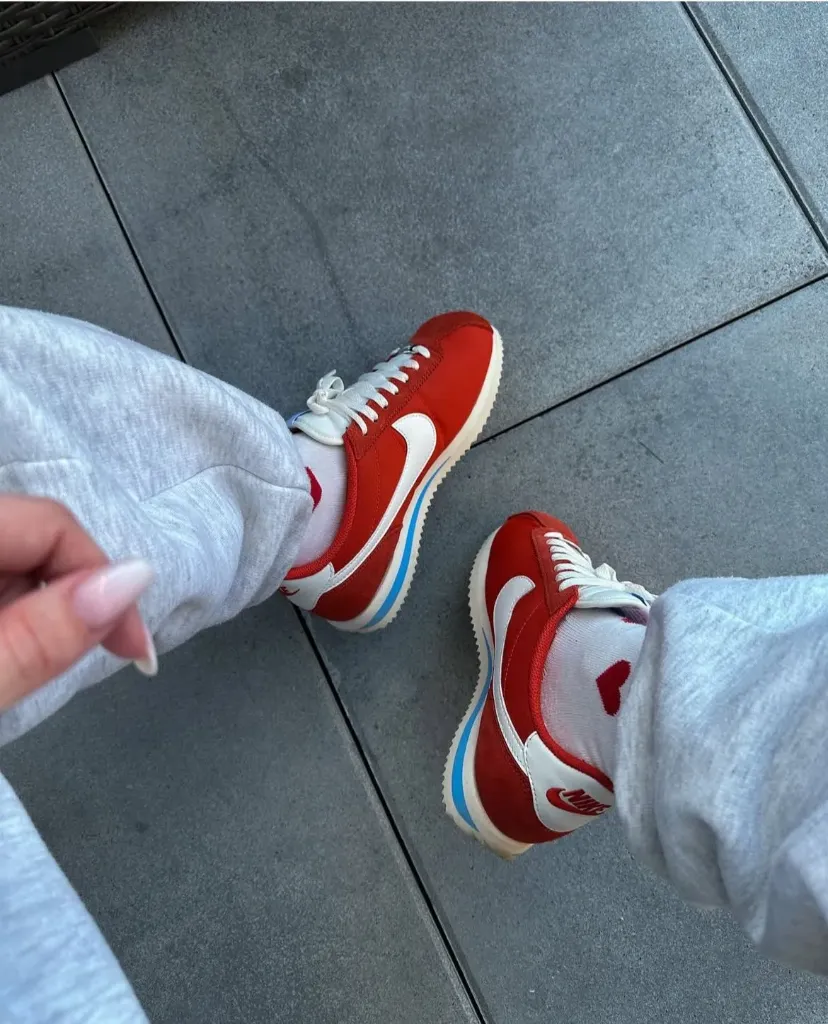 Nike cortez red