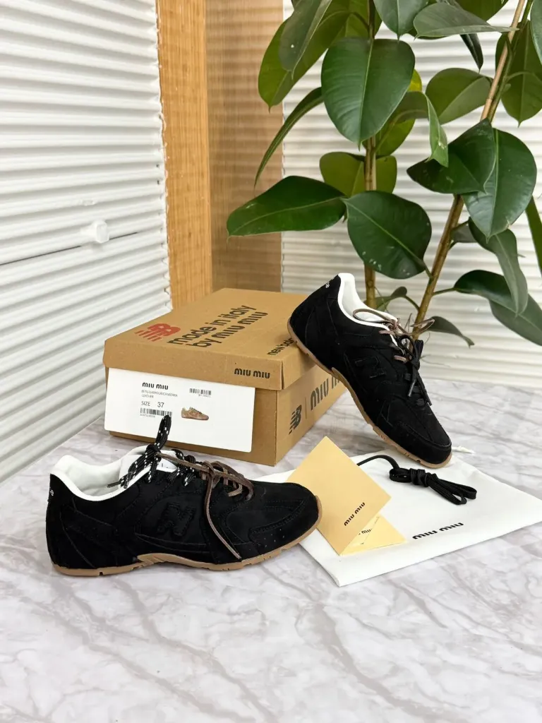 New balence miu miu black