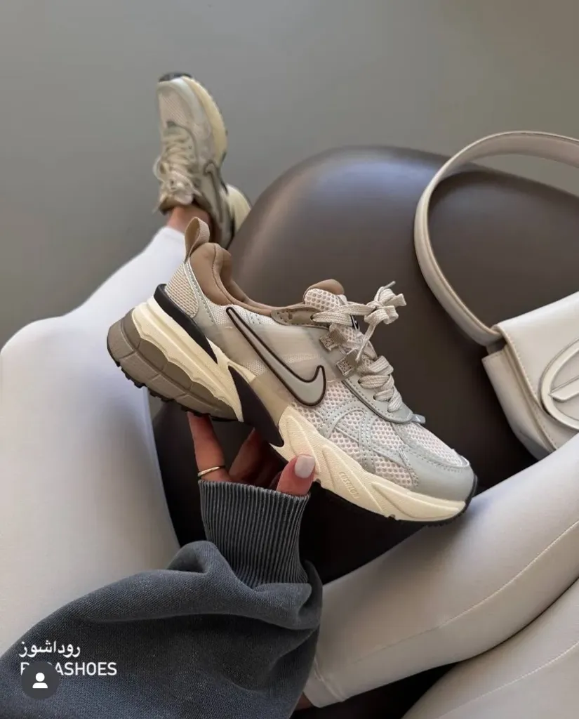 Nike v2 run beige
