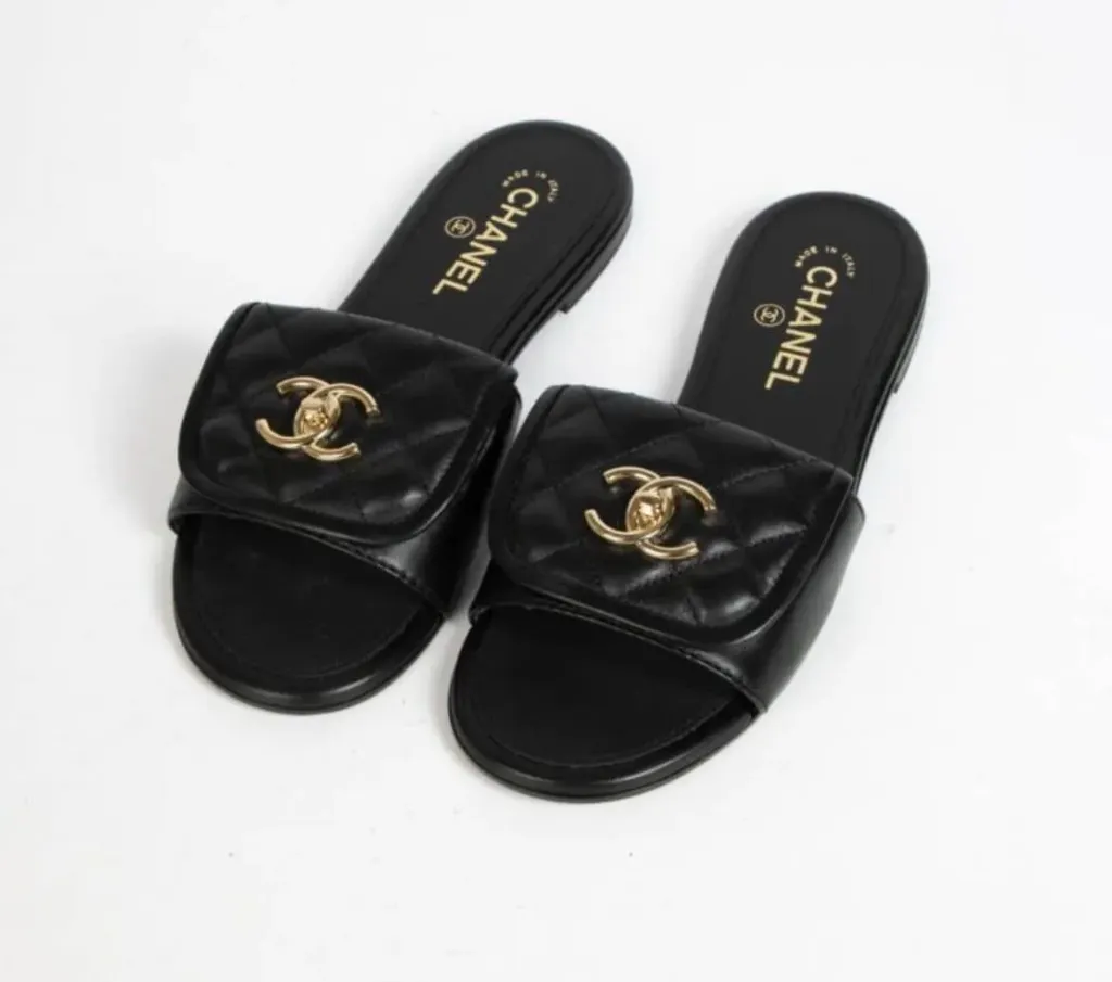 Chanel lu black