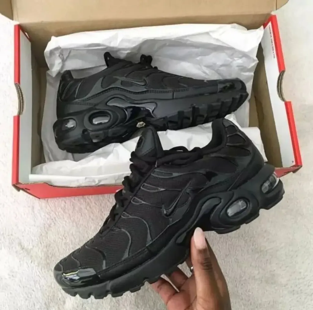 Nike tn black