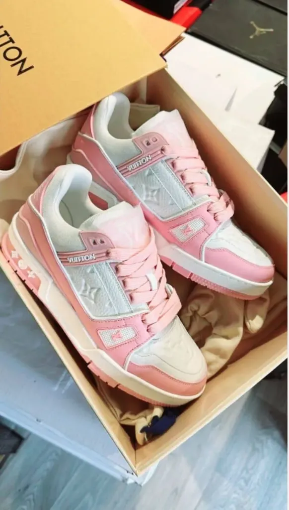 Lv trainer pink