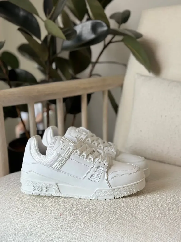 Lv trainer white