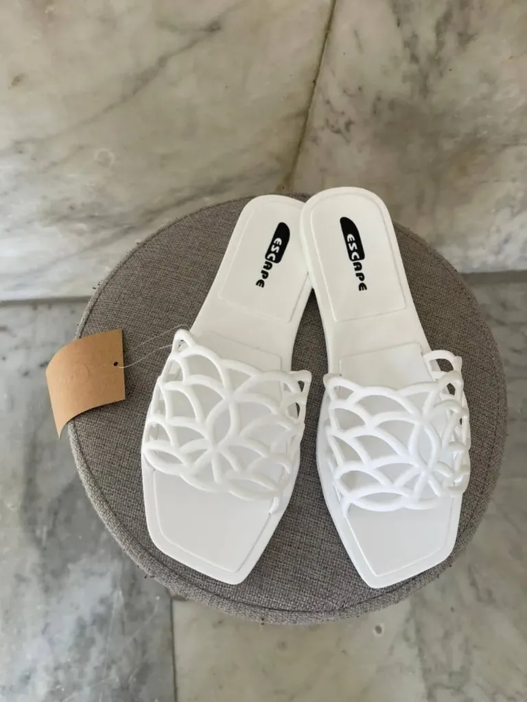 Escape slipper white