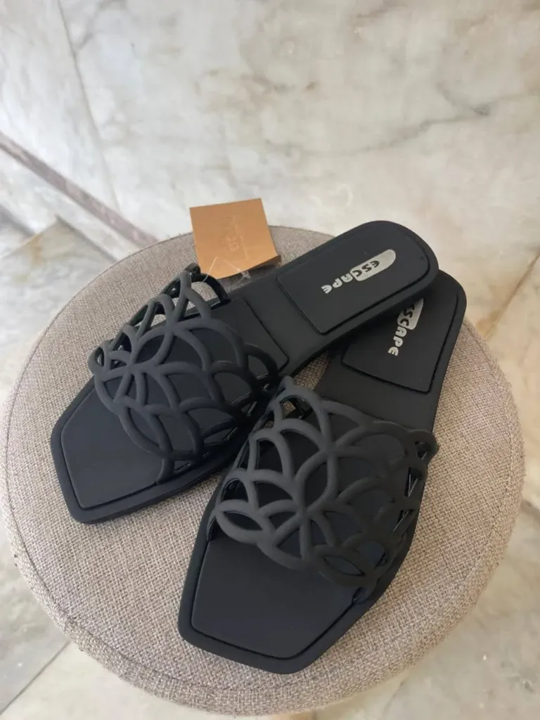 Escape slipper black