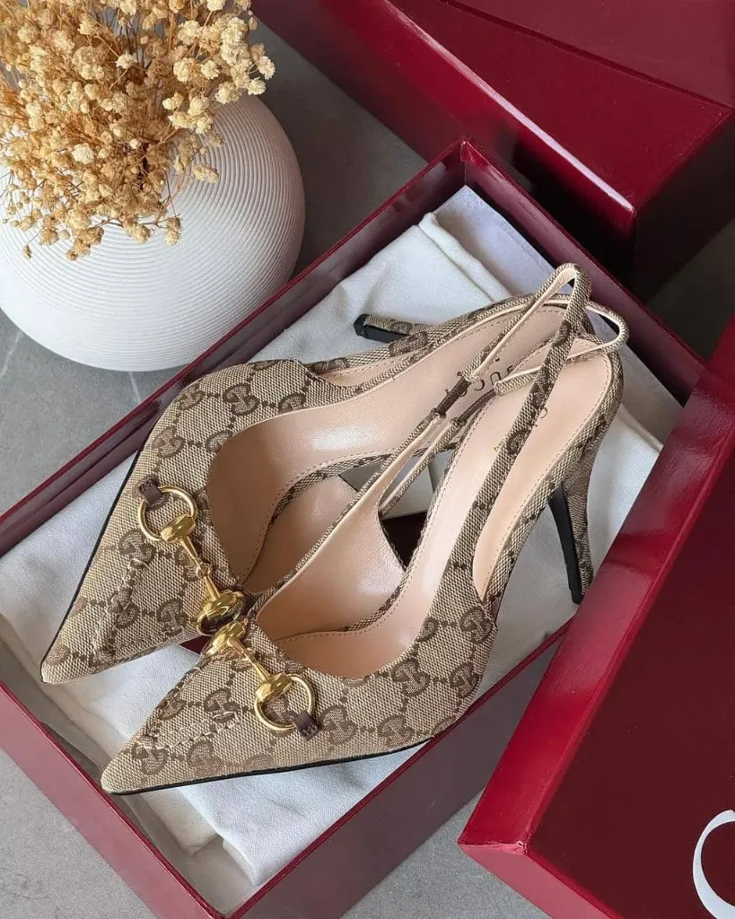 Gucci heels beige simple