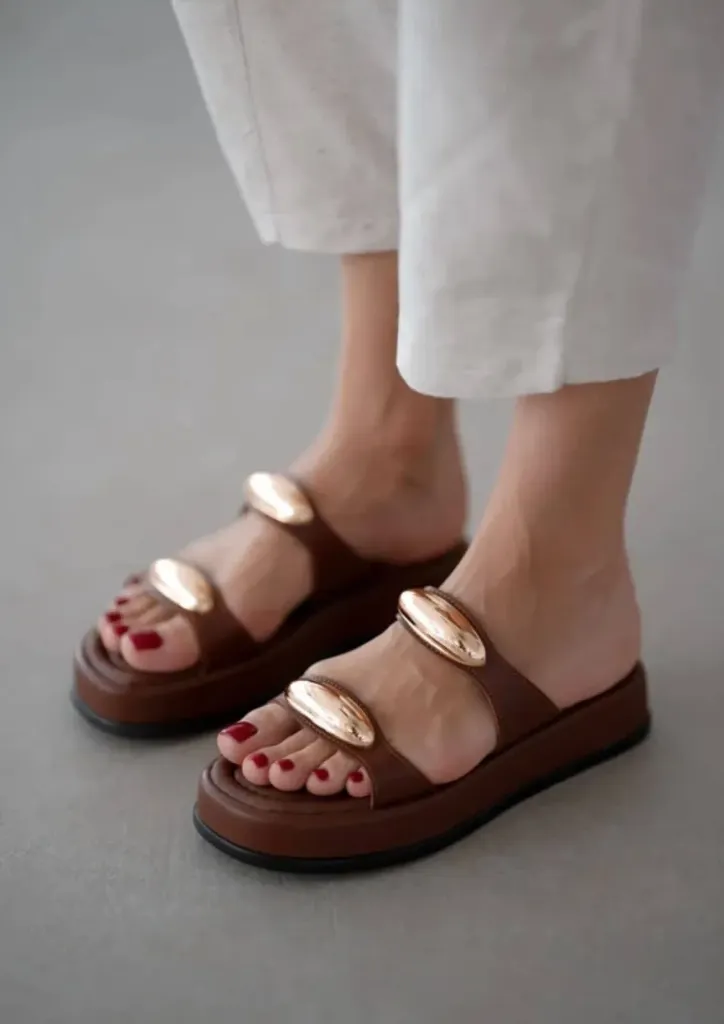 Keen slipper brown