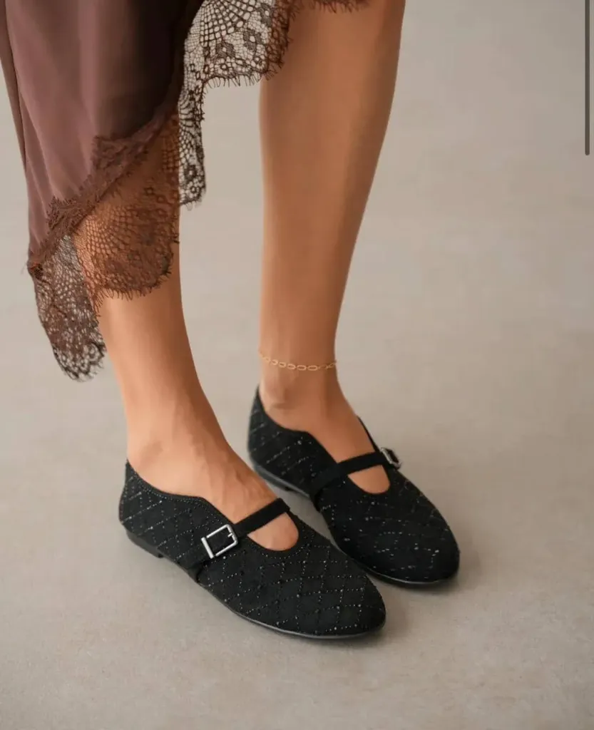 Evoke black