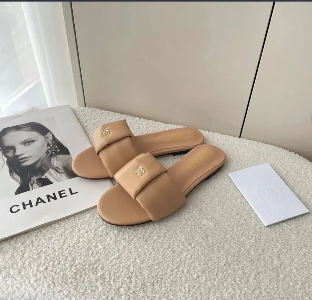 Chanel chan beige