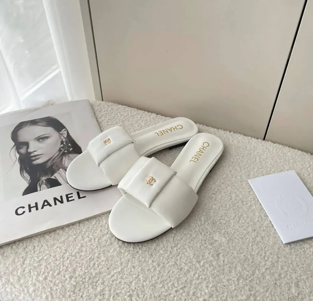 Chanel chan white