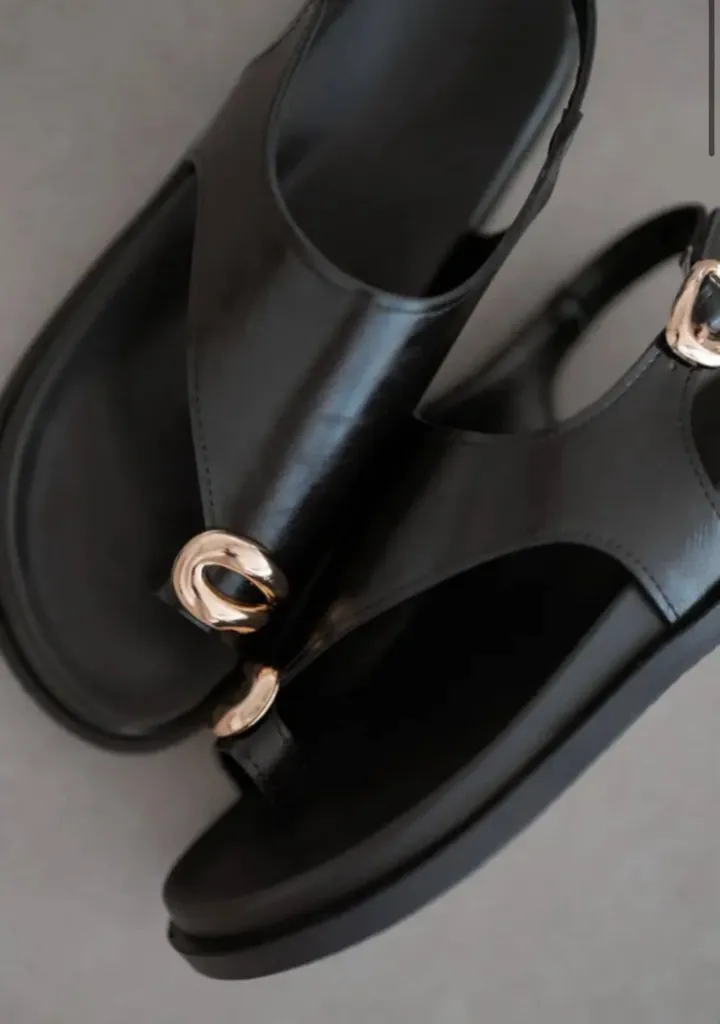 Raffia sandal black