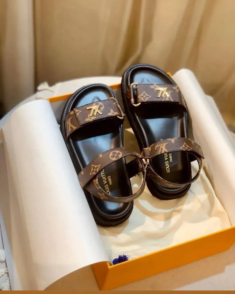 Lv sandal
