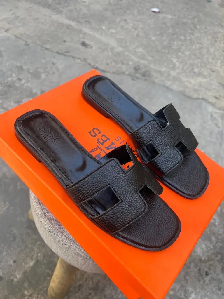 Hermes slipper black