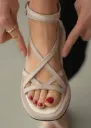 Strappy sandal beige