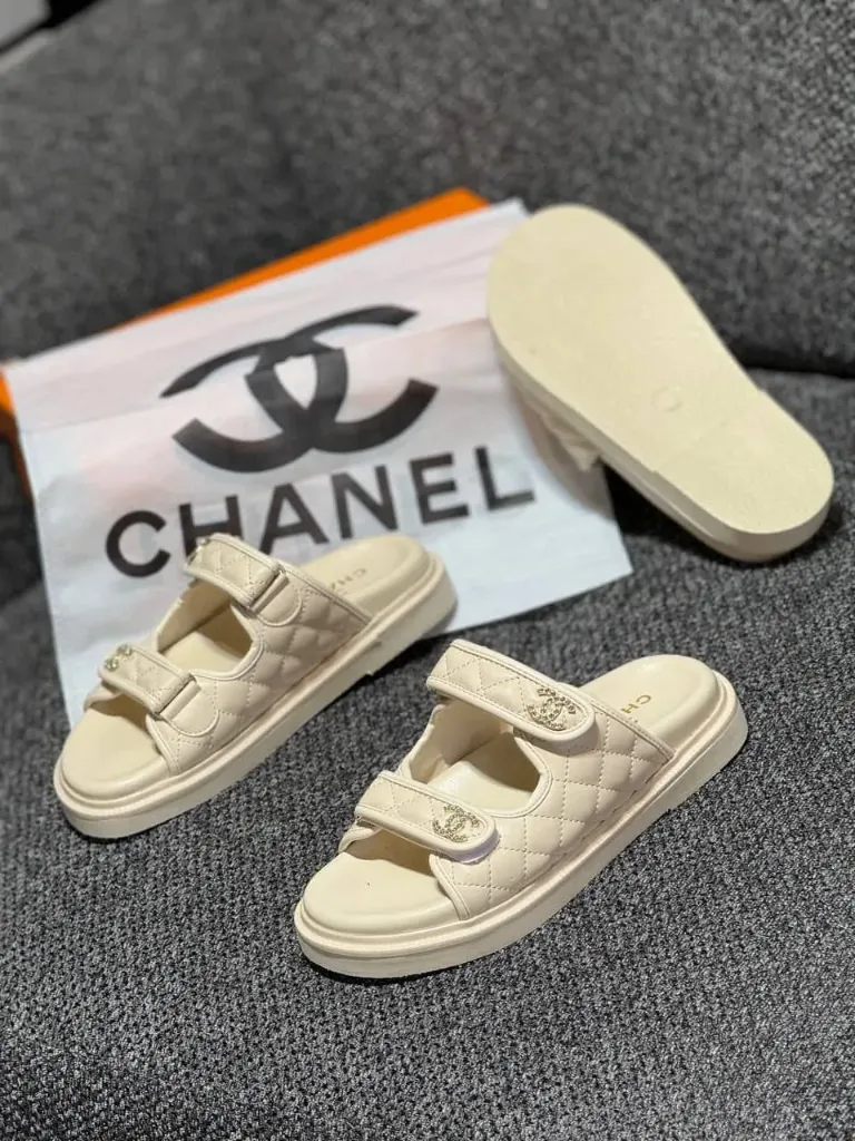 Chanel dun beige