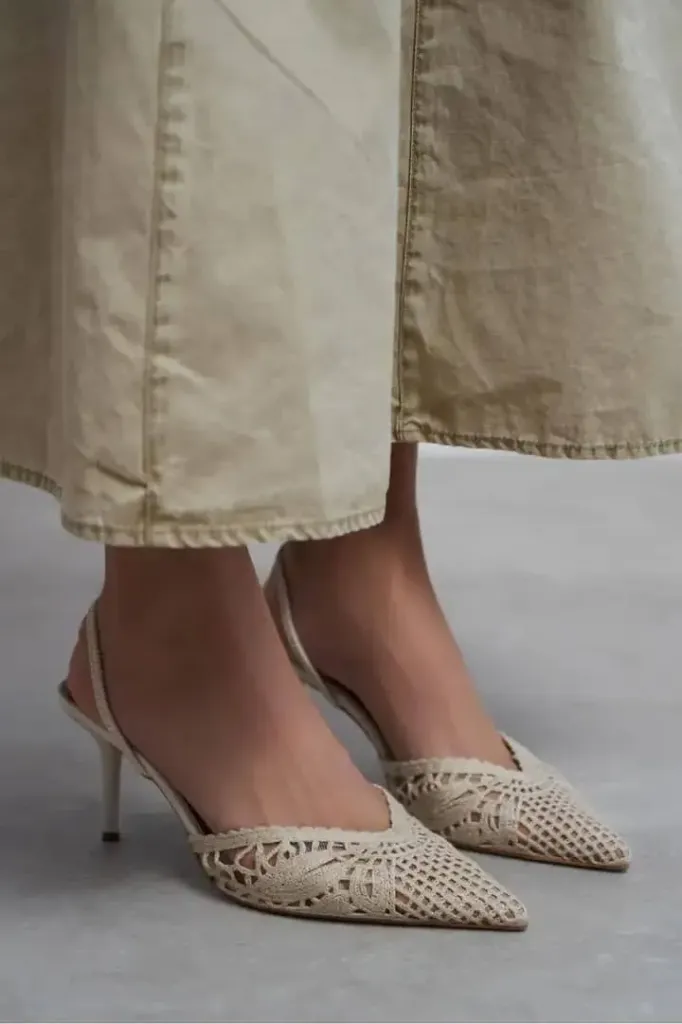 Nisantasi crochet beige