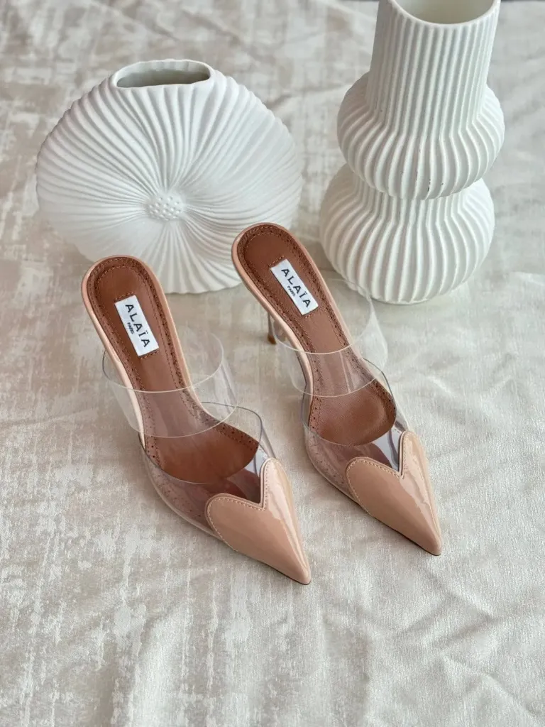 Heart heels beige