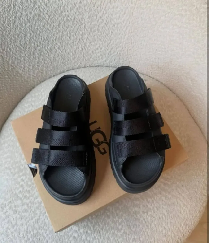 Ugg elea black