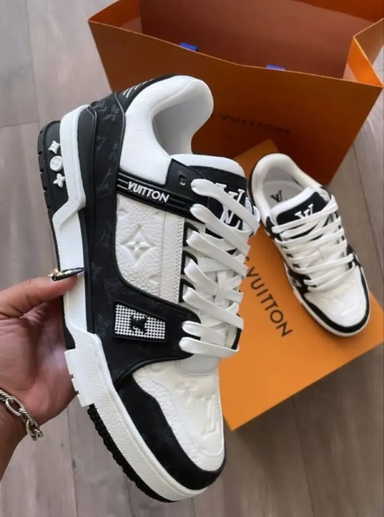 Lv trainer black