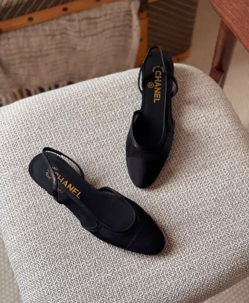 Chanel lab black