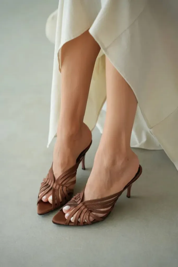Sona heels brown