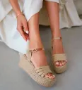 Woven straw havan