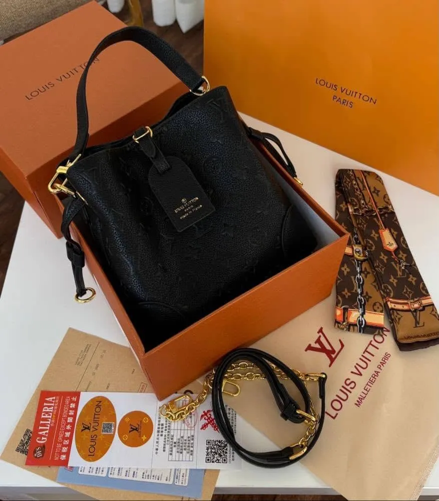 Lv noa bag black