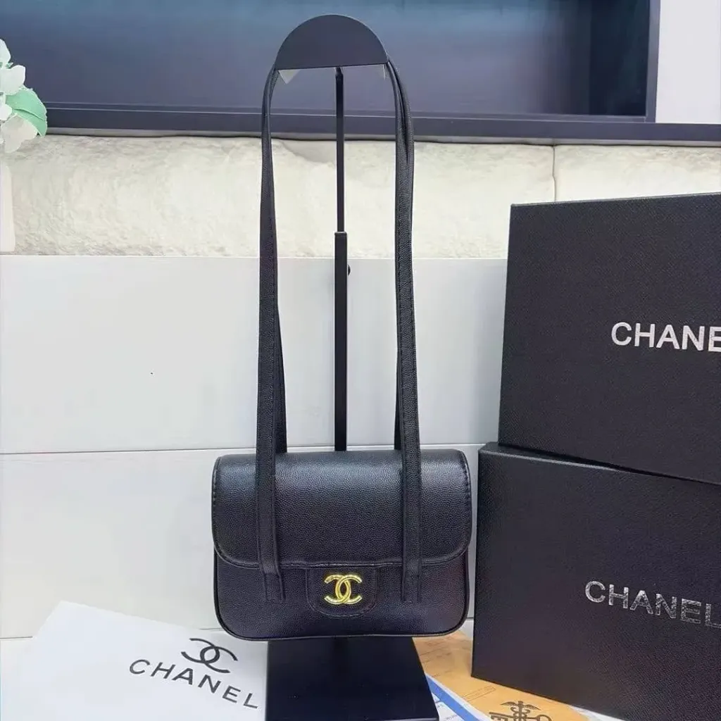 Chanel mont bag black