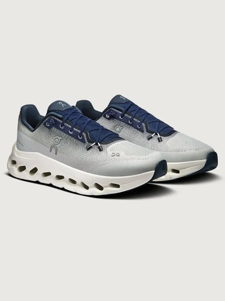 On cloud white navy