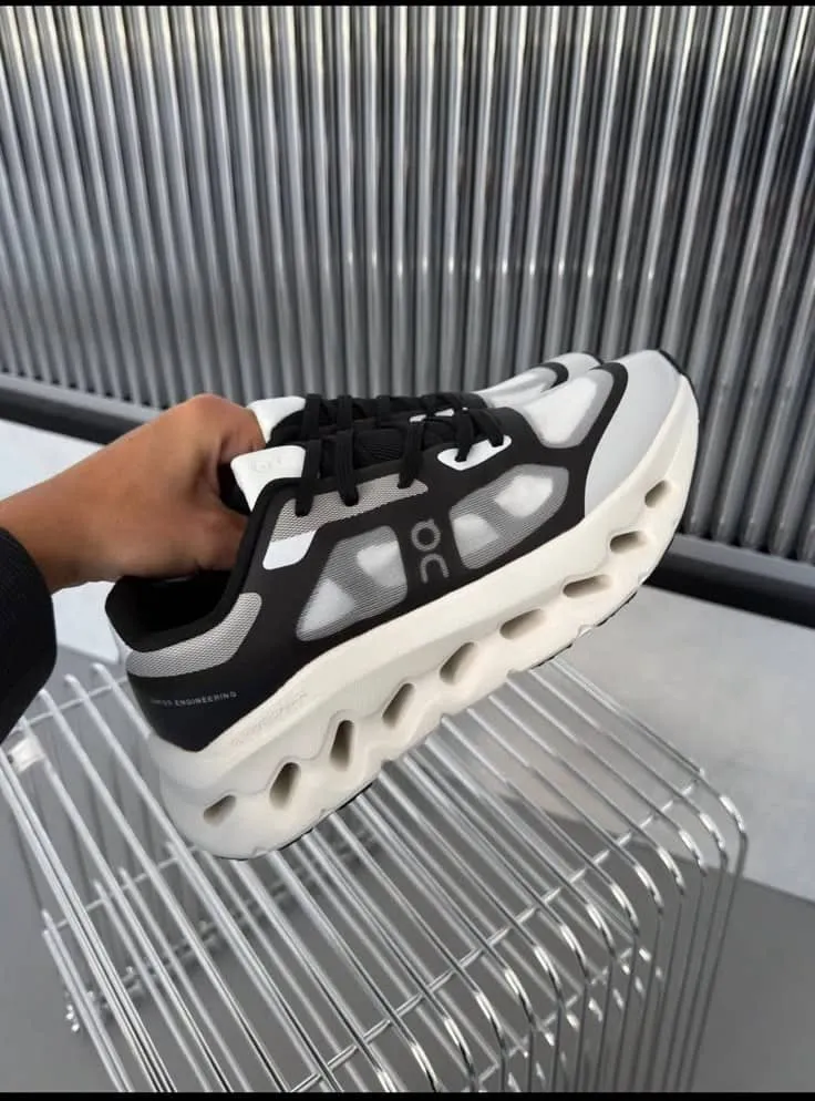 On cloud tecphase black ivory