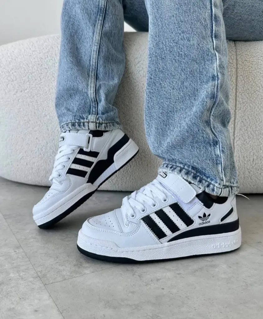 Adidas forum white black