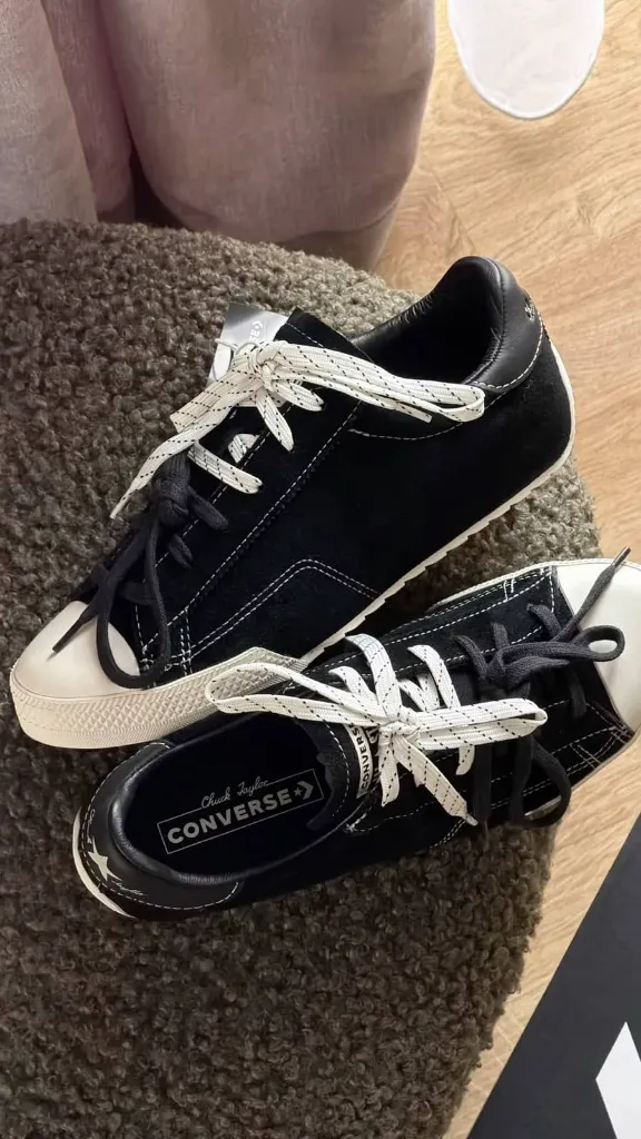 Converse black