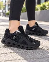 On cloud runner black