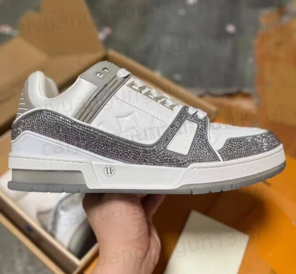 Lv trainer grey crystal (36)