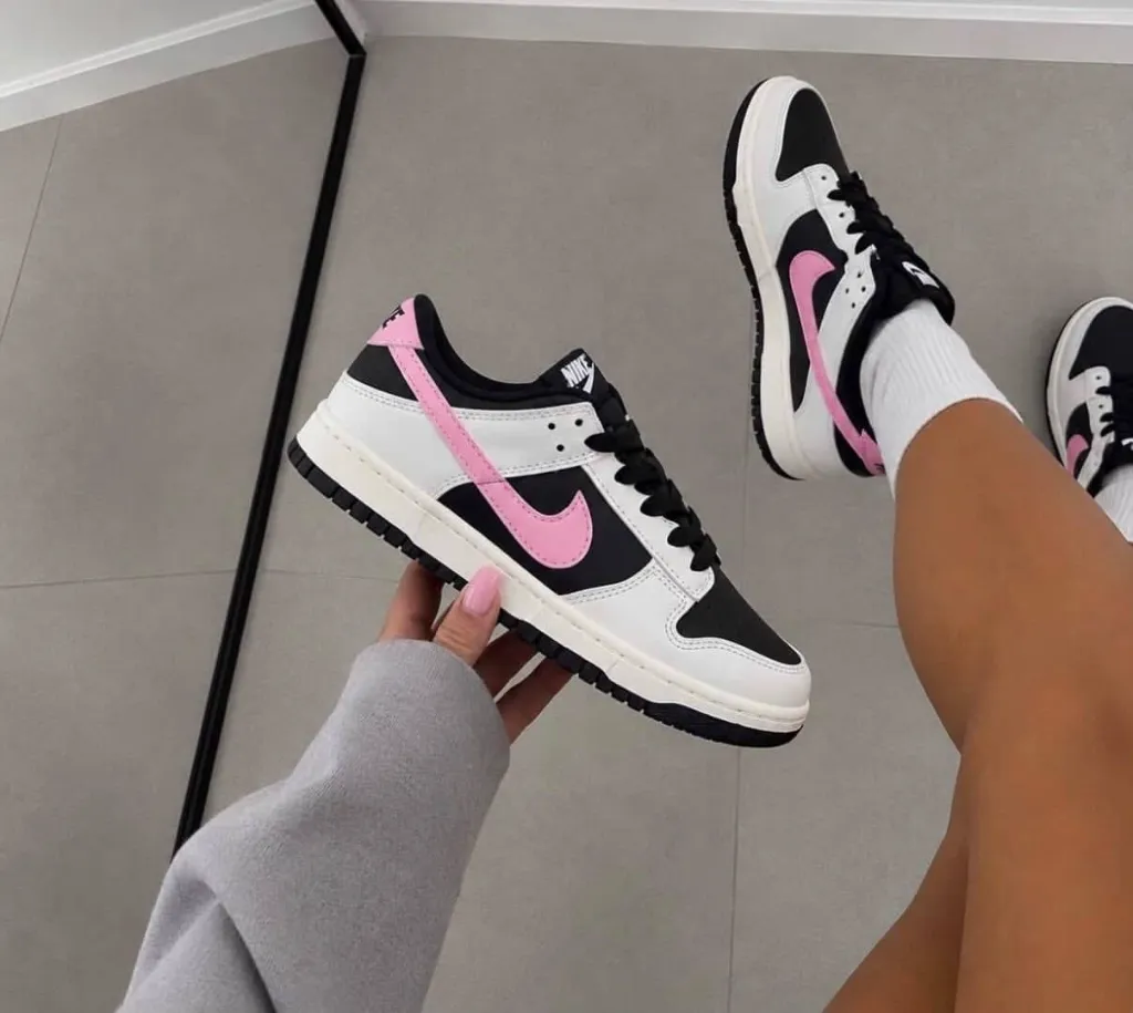 Nike dunk black pink