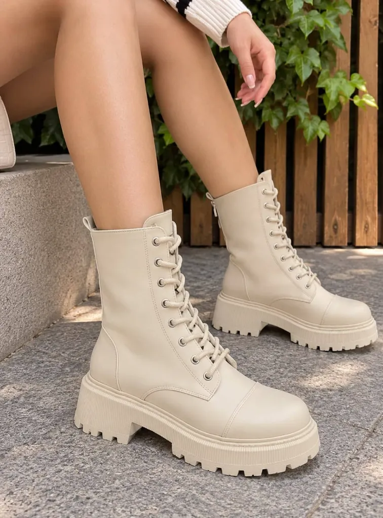 Derby boot beige